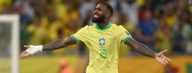 开云体育下载-两15号进球 巴西1比1扳平乌拉圭 主场球迷送嘘声