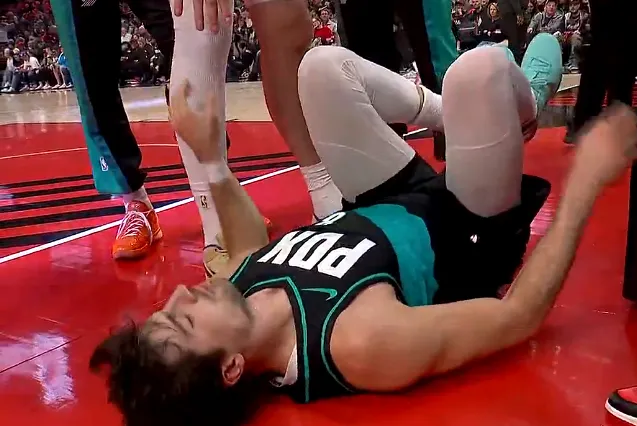 开云体育官网-阿夫迪亚首节拿到13分4助攻，开拓者首节33-33战平国王